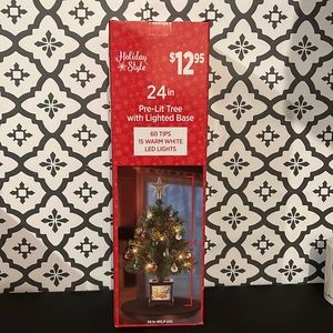 Pre-Lit Tree with Lightend Base